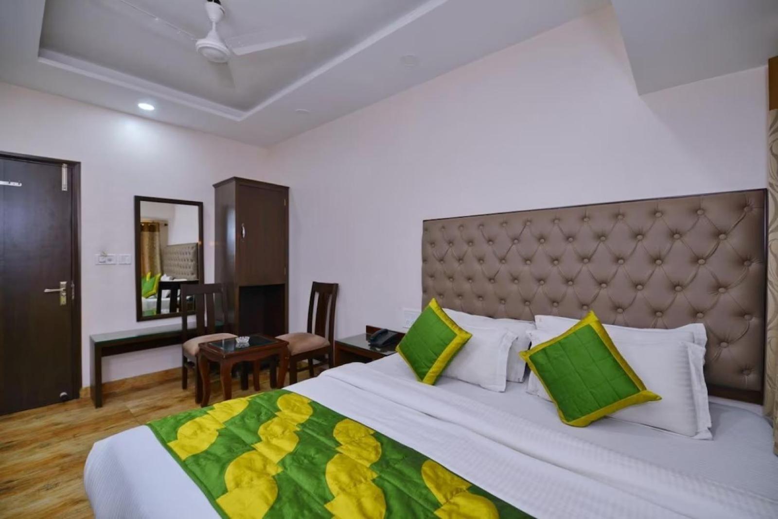 Hotel Keshew International Új-Delhi Kültér fotó